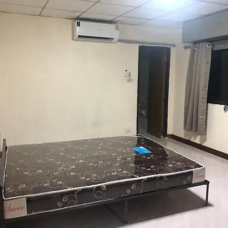 ชาญ บุญเอื้อ อพาร์ทเม้นท์ Chan Booneua Apartment